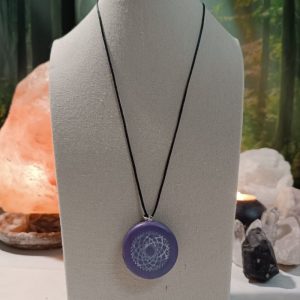 Colgante o llavero electronite Chakra Corona formato Semicirculo