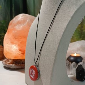 Colgante o llavero Electronite Chakra Raiz formato Semicírculo