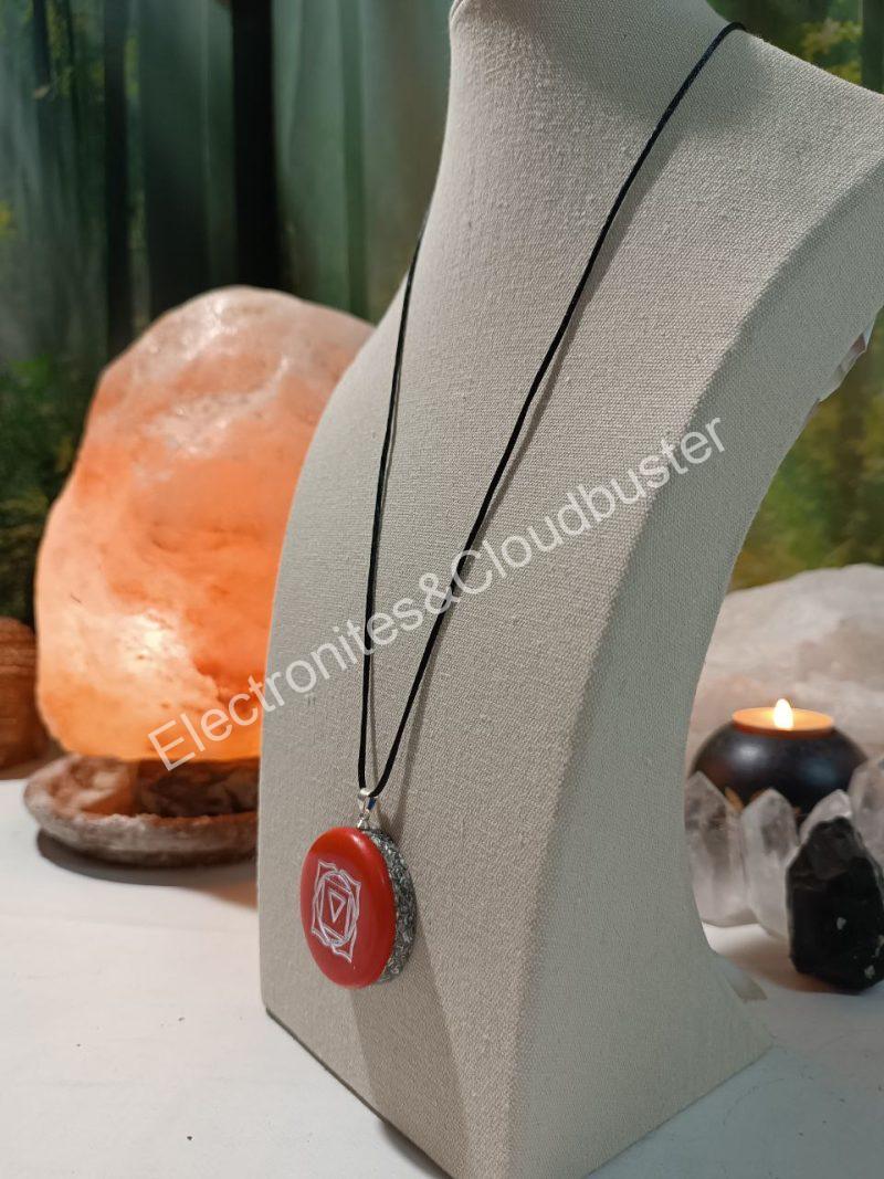 Colgante o llavero Electronite Chakra Raiz formato Semicírculo - Imagen 4