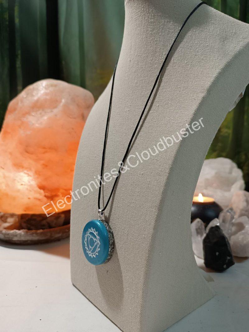 Colgante o llavero Electronite Chakra de Garganta formato Semicirculo - Imagen 3
