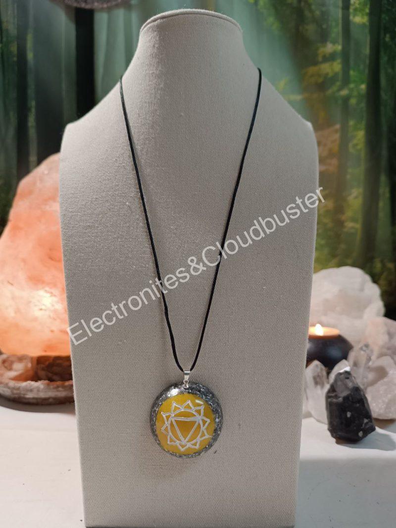 Colgante o llavero Eelectronite Chakra Plexo Solar formato Semiesfera