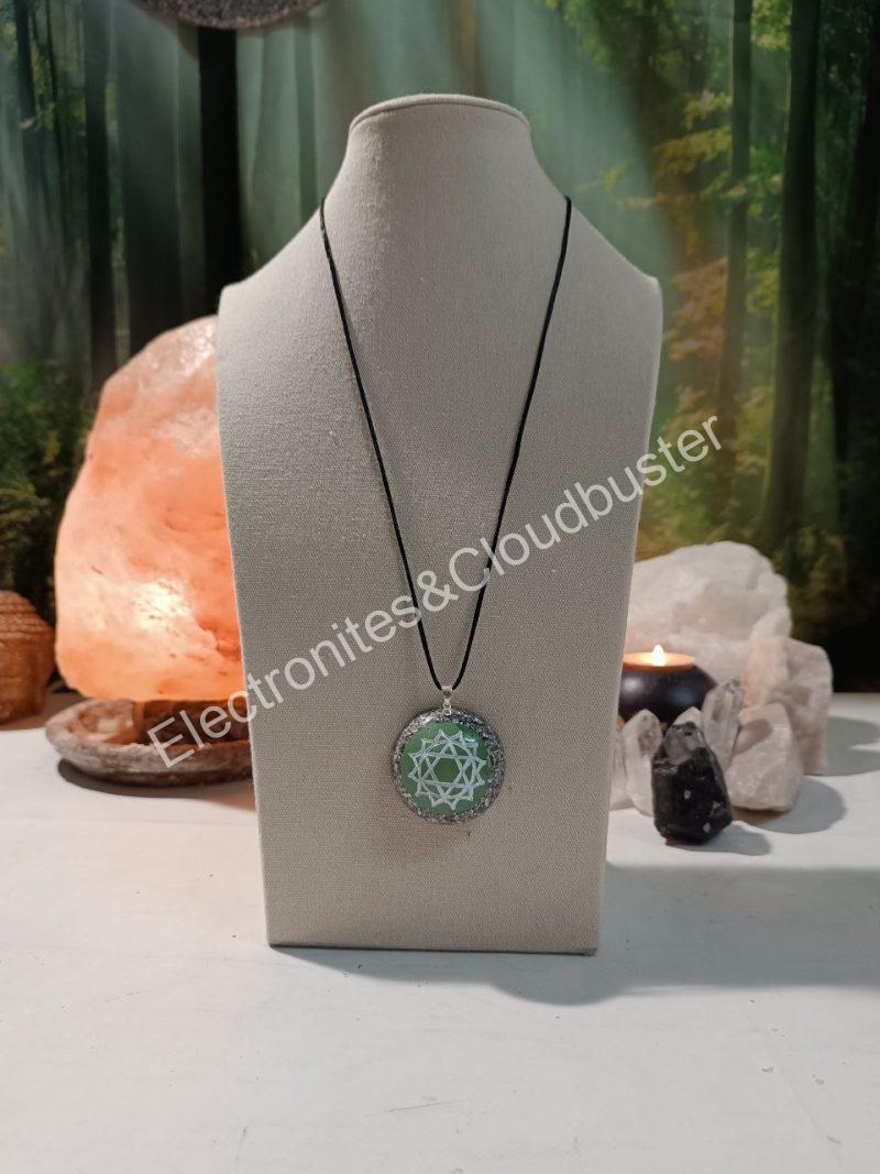 Colgante o llavero Electronite Chakra Corazón o Cardíaco formato Semiesfera - Imagen 4