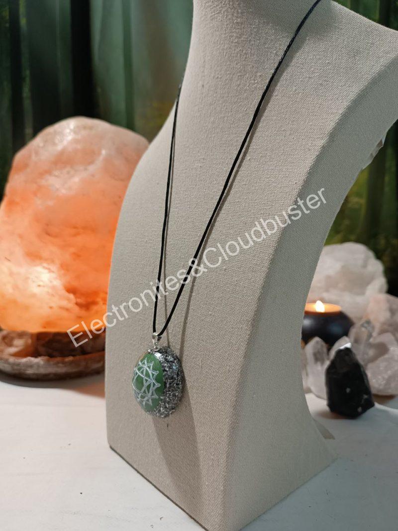 Colgante o llavero Electronite Chakra Corazón o Cardíaco formato Semiesfera - Imagen 3