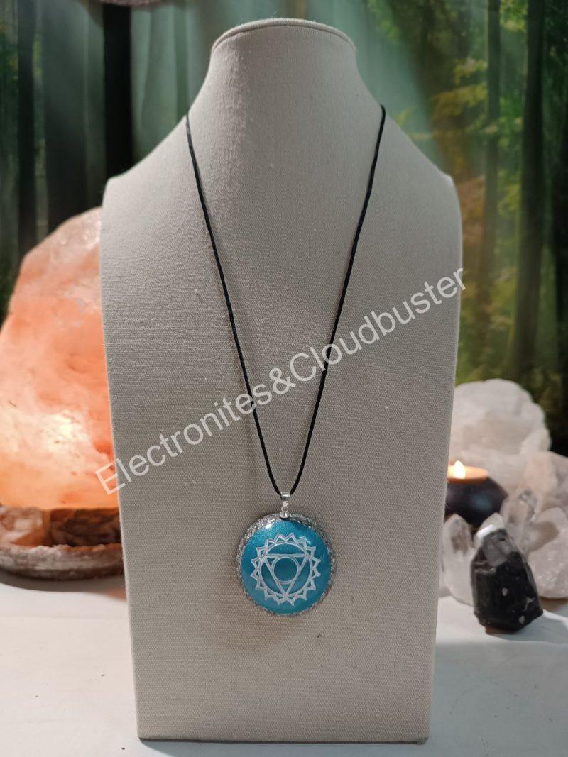 Colgante o llavero Electronite Chakra de Garganta formato Semiesfera