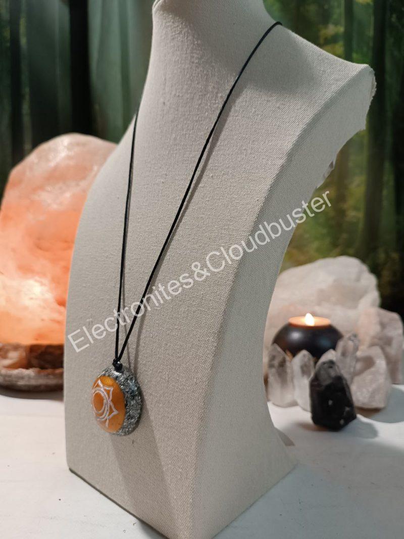 Colgante o llavero Electronite Chakra Sacro formato Semiesfera - Imagen 3