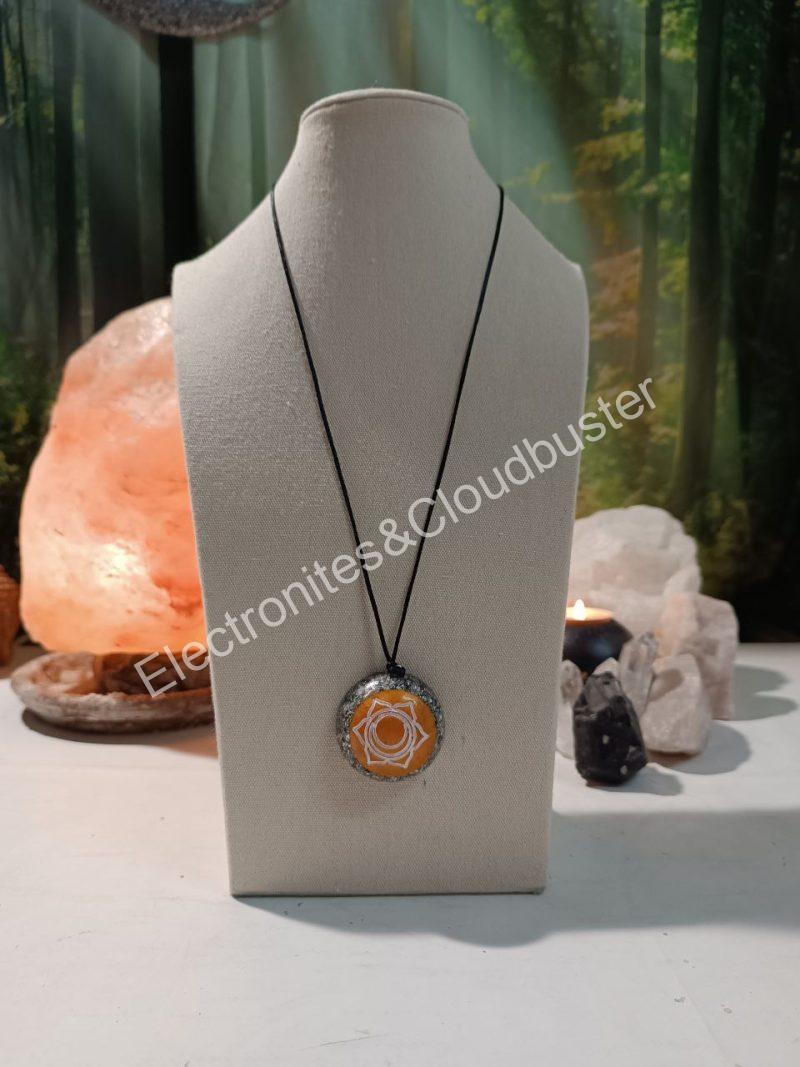 Colgante o llavero Electronite Chakra Sacro formato Semiesfera - Imagen 2
