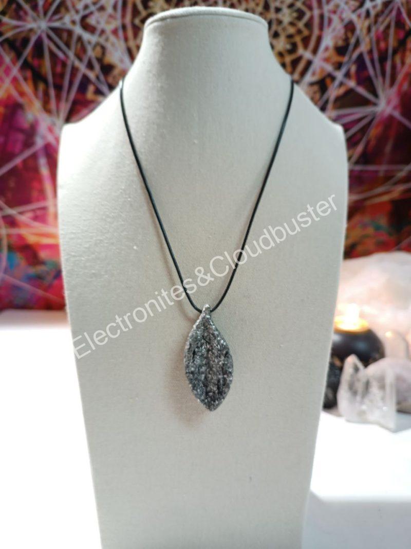 Colgante forma hoja alargada pico Electronite