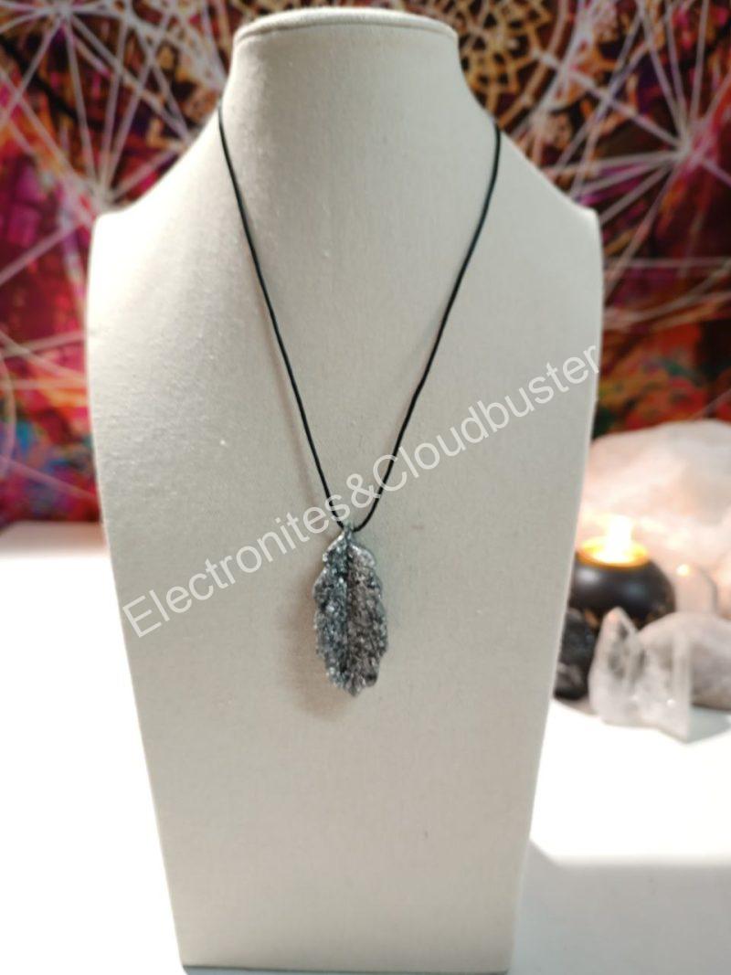 Colgante Hoja Alargada con Picos Electronite