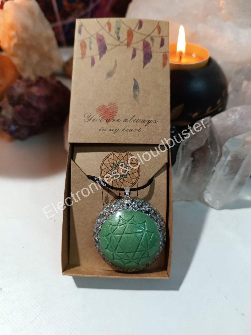 Colgante o llavero Electronite Chakra Corazón o Cardíaco formato Semiesfera - Imagen 6