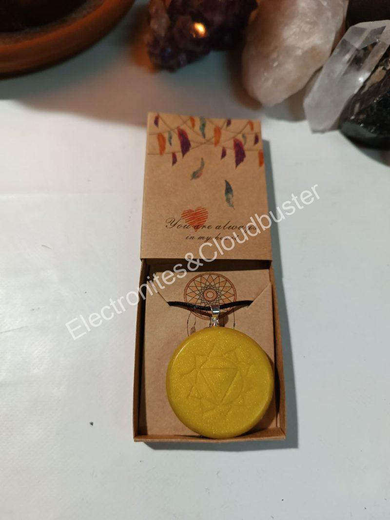Colgante o llavero Electronite Chakra Plexo Solar formato Semicírculo - Imagen 5
