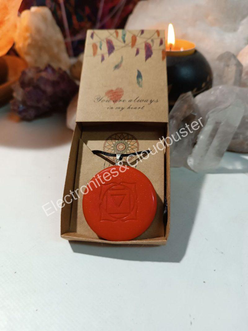 Colgante o llavero Electronite Chakra Raiz formato Semicírculo - Imagen 6
