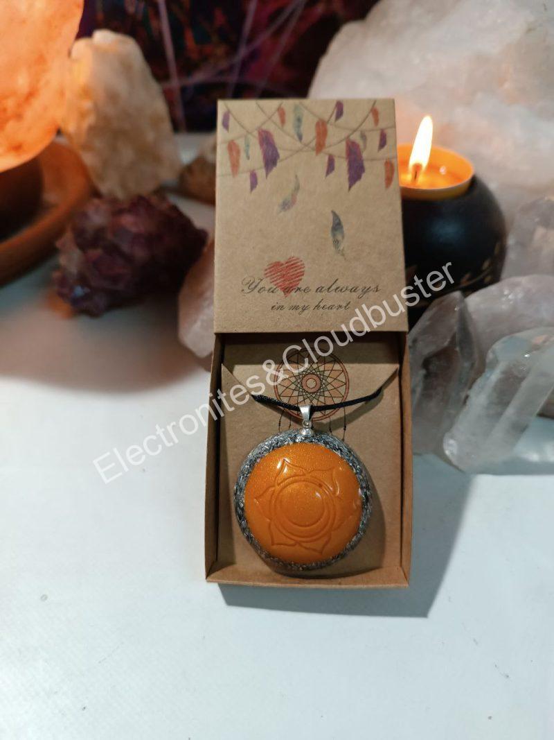 Colgante o llavero Electronite Chakra Sacro formato Semiesfera - Imagen 6